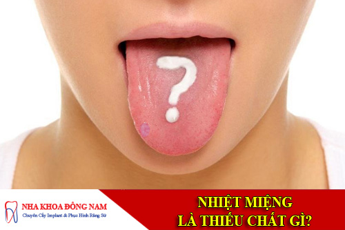 benh nhiet mieng thieu chat gi