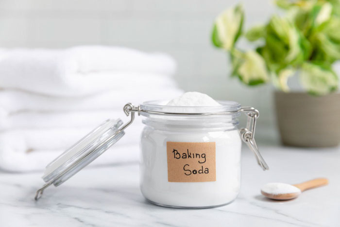 Baking Soda là nguyên liệu thường được dùng để làm sạch răng tại nhà