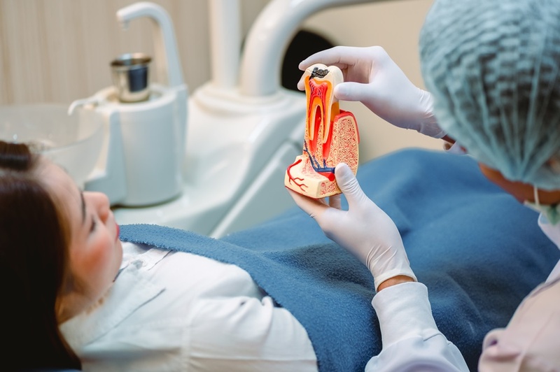 Bọc răng sứ có cần lấy tủy không?