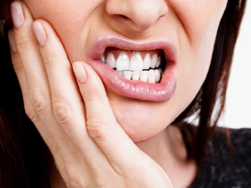 đau nhức răng do viêm tủy