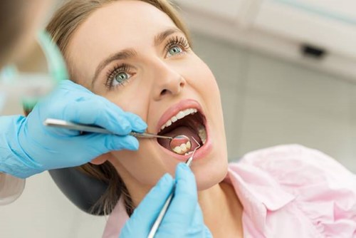 kiểm tra răng miệng