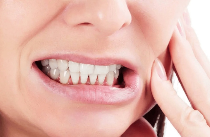 Mài răng sai kỹ thuật gây ê buốt kéo dài
