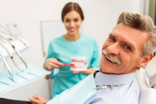 Trồng Răng Giả Cho Người Già Ở Đâu Uy Tín Tại TPHCM