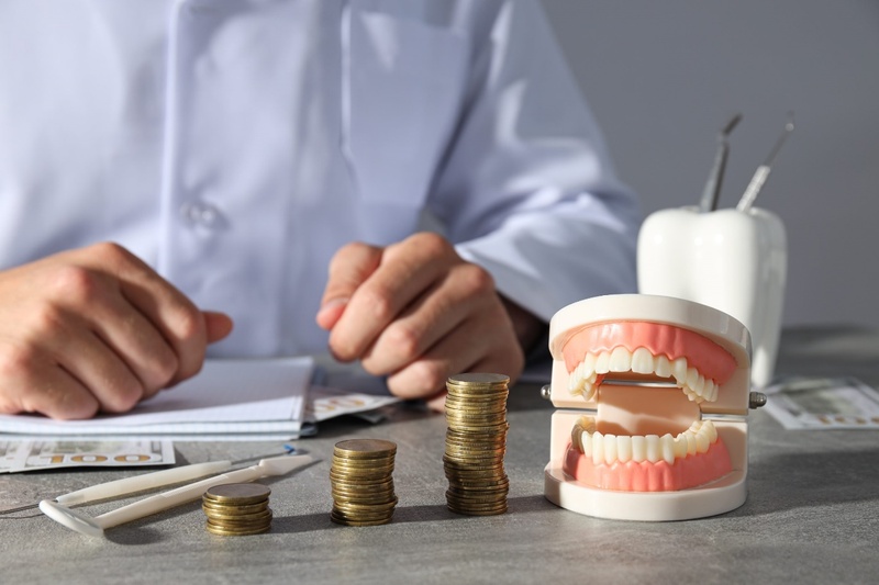 Với trường hợp mất răng lâu năm sẽ có nhiều chi phí phát sinh