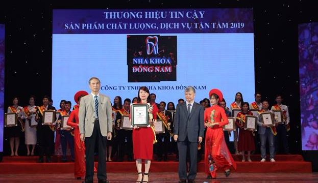 Nha khoa Đông Nam đạt top 10 thương hiệu tin cậy