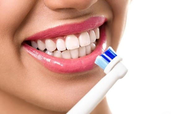 Đánh răng đều đặn 2 lần/ngày