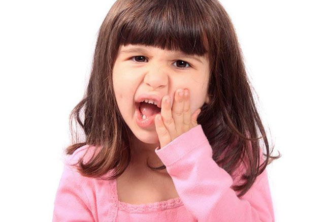 bé 3 tuổi bị sâu răng