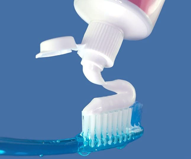  Sử dụng kem đánh răng có nồng độ fluor cao 