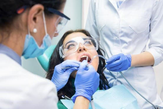 Khám răng định kỳ tại nha khoa giúp phòng ngừa sưng răng khôn có mủ hiệu quả