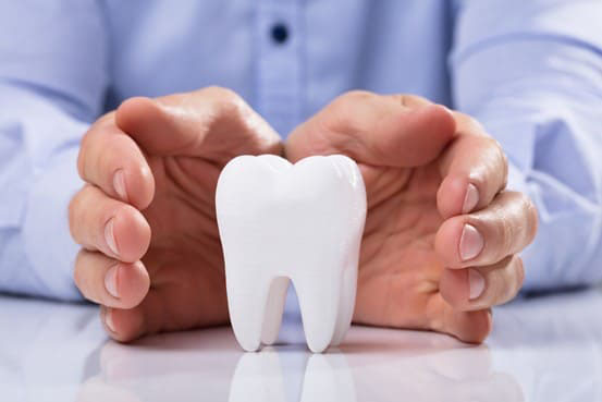 Răng thật còn chắc khỏe sẽ tăng tuổi thọ của răng sứ