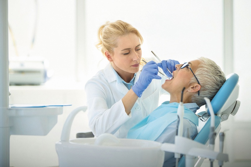 Chi phí trồng răng còn phụ thuộc vào tình trạng răng miệng và phương pháp thực hiện