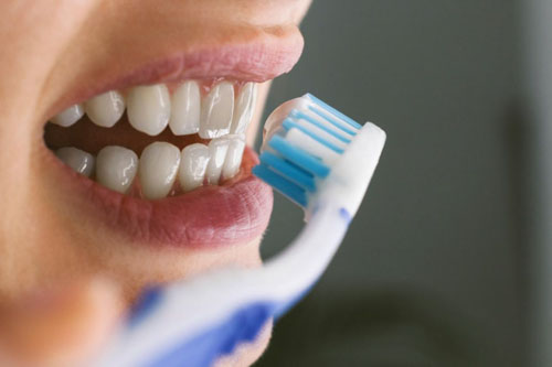 Duy trì thói quen chải răng ít nhất 2 lần/ngày