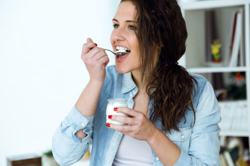 Sữa chua có nhiều lợi khuẩn tốt cho sức khỏe và răng miệng