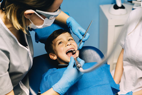 Định kỳ 6 tháng/lần nên đưa trẻ đến nha khoa để kiểm tra răng