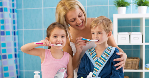Hướng dẫn trẻ vệ sinh răng đúng cách để ngừa sâu răng hiệu quả