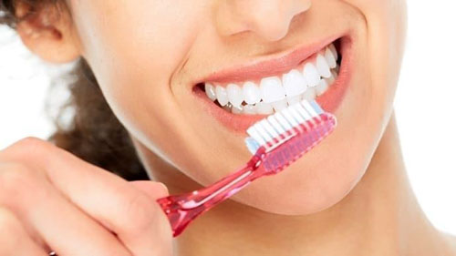 Chăm sóc răng sứ cũng đơn giản như răng thật