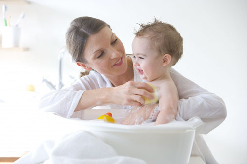 Giữ gìn vệ sinh cho trẻ để phòng tránh các bệnh ngoài da tốt hơn