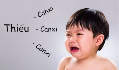 Thiếu canxi cũng là nguyên nhân khiến trẻ bị chậm mọc răng