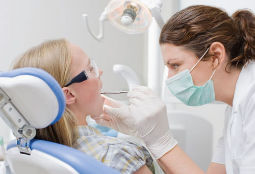Đến nha khoa để điều trị các bệnh ở răng miệng hiệu quả