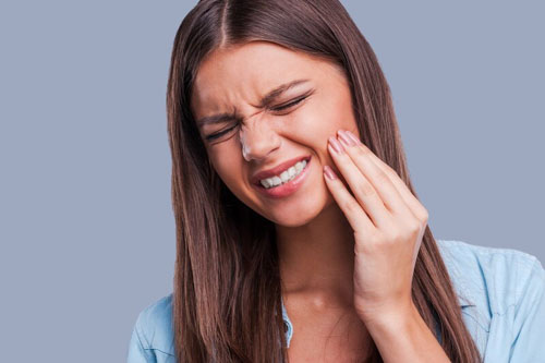 Viêm nha chu gây ra những cơn đau nhức khó chịu