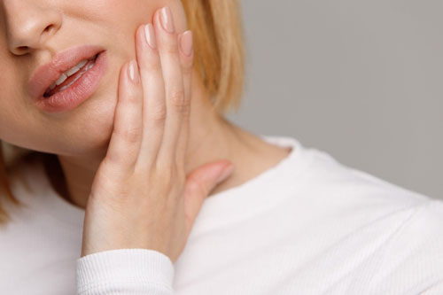 Răng yếu và nhạy cảm khi lạm dụng phương pháp tẩy trắng răng