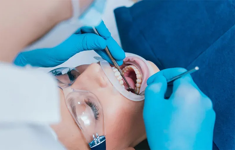 Quay lại nha khoa kiểm tra nếu phát hiện những dấu hiệu bất thường tại vị trí nhổ răng