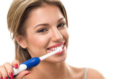 Chải răng sạch sẽ 2 – 3 lần/ngày