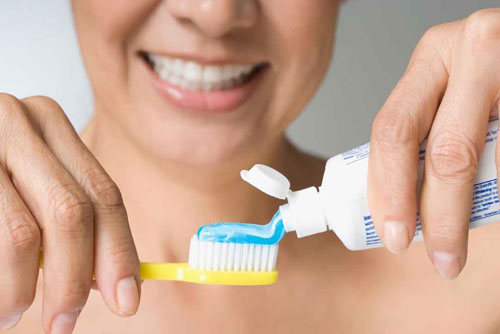 Lựa chọn sử dụng kem đánh răng dành cho răng nhạy cảm