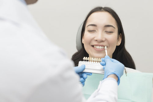 Tư vấn màu sắc răng sứ phù hợp cho từng bệnh nhân