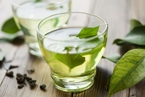 Uống trà xanh cũng giúp răng bớt đau hơn