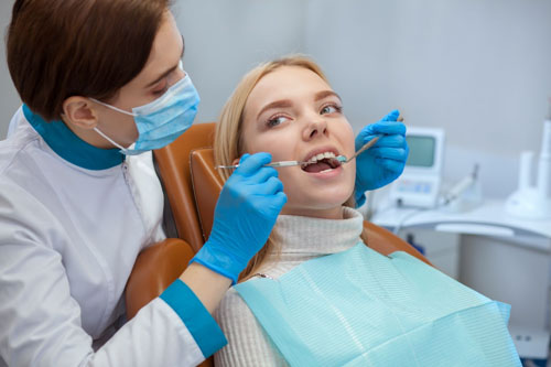 Khám răng định kỳ luôn được bác sĩ khuyến khích thực hiện