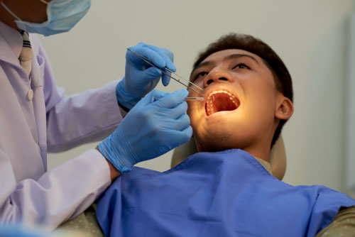 Kiểm tra răng miệng định kỳ tại nha khoa