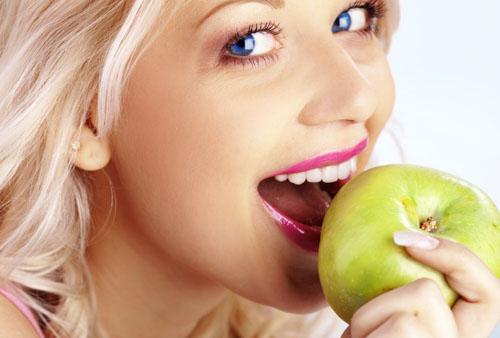 Răng sứ tốt cần đảm bảo khả năng ăn nhai bền chắc dài lâu