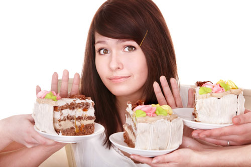 Tránh dùng đồ ngọt nhiều đường dễ gây sâu răng