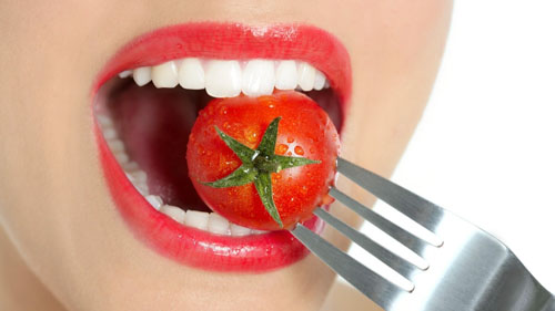 Các dưỡng chất trong cà chua giúp răng trắng sáng hơn