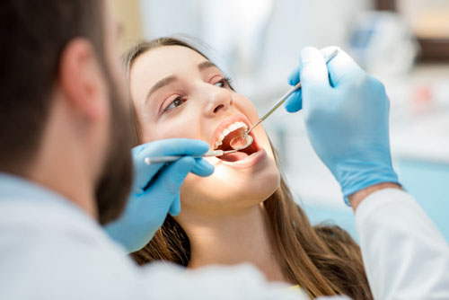 Thăm khám kiểm tra tình trạng răng miệng