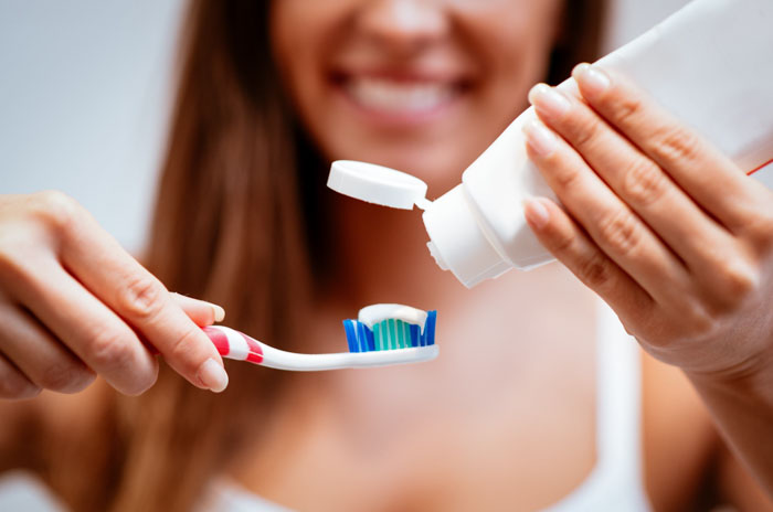 Chải răng làm sạch vi khuẩn trong miệng
