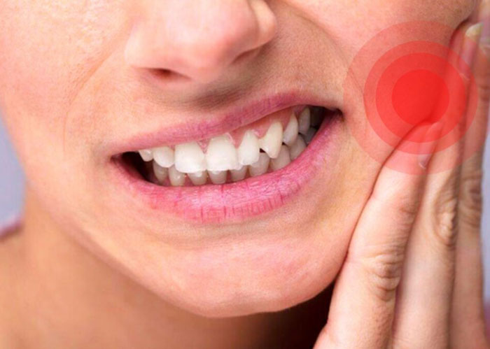 Sưng đau hạn chế há mở miệng có thể là biểu hiện của nhiễm trùng huyệt ổ răng