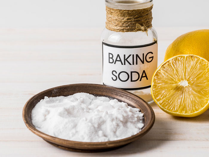 Baking soda và chanh có tính axit cao giúp cải thiện vết ố vàng trên răng