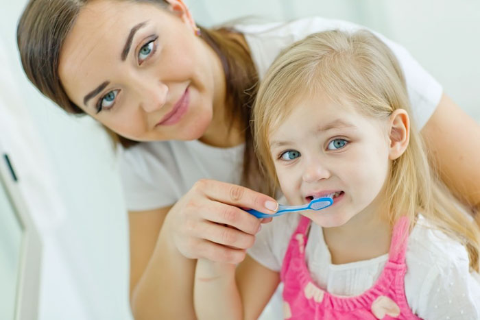 Hướng dẫn trẻ chải răng sạch sẽ mỗi ngày
