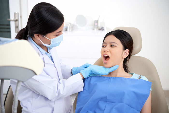 Khi đau răng cần thăm khám sớm tại nha khoa