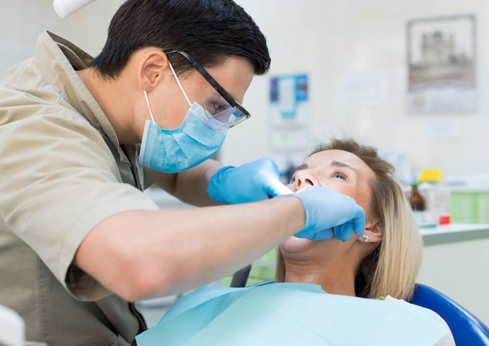 Kiểm tra răng miệng định kỳ tại nha khoa