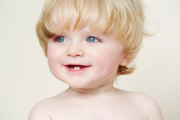 Trẻ bắt đầu mọc răng khi được 6 tháng tuổi