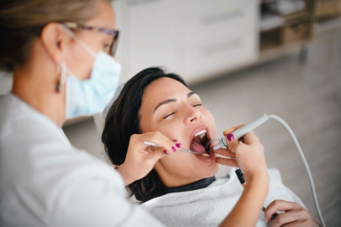 Cạo vôi răng điều trị bệnh viêm nướu