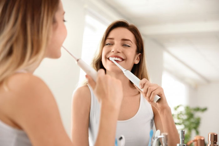 Chải răng sạch sẽ để ngừa bệnh lý có thể phát sinh