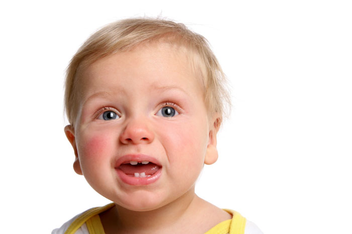 Những chiếc răng sữa đầu tiên nhú lên khi trẻ được khoảng 6 tháng tuổi