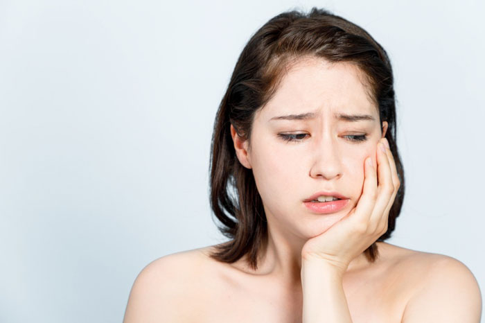 Sưng đau là biểu hiện bình thường sau khi nhổ răng