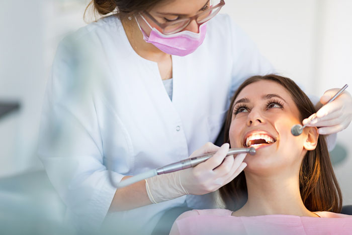 Đánh bóng răng đúng kỹ thuật đảm bảo an toàn, không tổn hại men răng