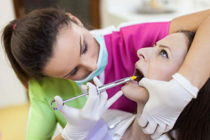 Lấy tủy răng đã được gây tê trước đó nên hoàn toàn không thấy đau nhức