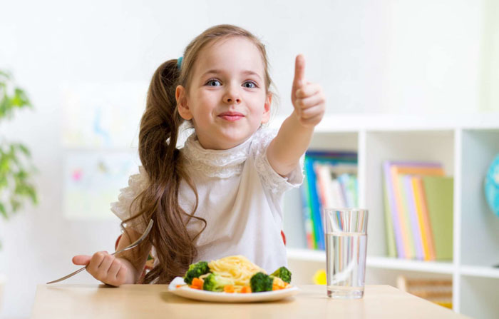 Đảm bảo chế độ ăn uống, dinh dưỡng lành mạnh cho trẻ